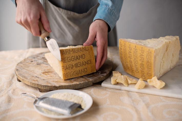 Il Consorzio del Parmigiano spegne 90 candeline a Taste 