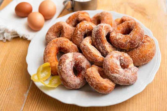 Cagliari: rischia di soffocare per una zeppola. Salvato dal figlio che chiama il 118