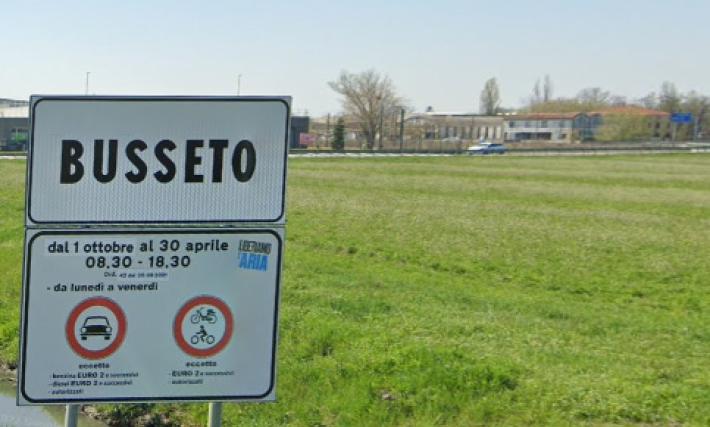 Auto nel canale tra Busseto e Polesine