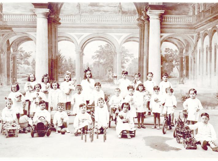 1941 Bimbi all'asilo in palazzo Sanvitale