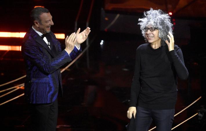 Sanremo: la seconda serata si apre con... Ruggiero di Viva Rai2 - Video 