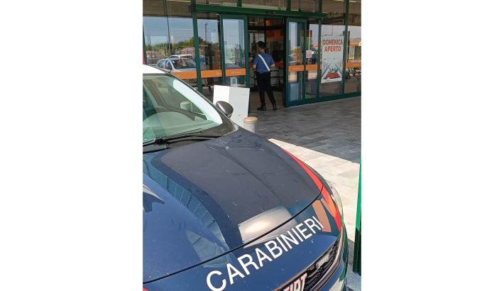 Bibbiano, i carabinieri arrestano il ladro seriale dei Conad