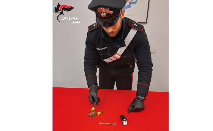 Sorpresi all'interno di un'auto in sosta in un parcheggio: arrestati un 26enne e un 27enne stranieri