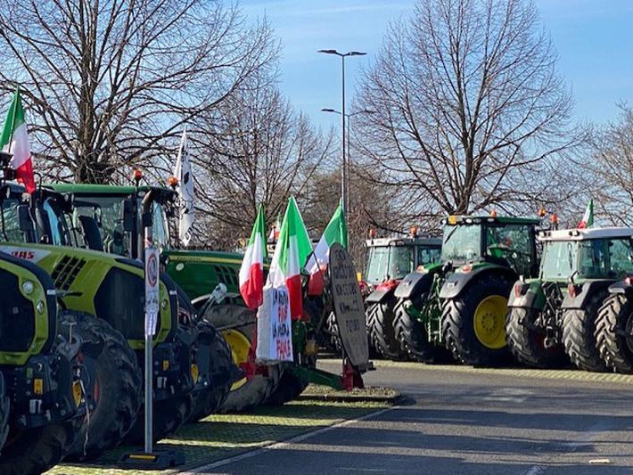 Protesta trattori, cinquanta mezzi in corteo a Reggio Emilia