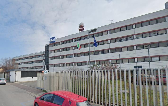 Menifestazione pro Palestina: protesta vicino alla sede Rai di Bologna,  scontri con la polizia