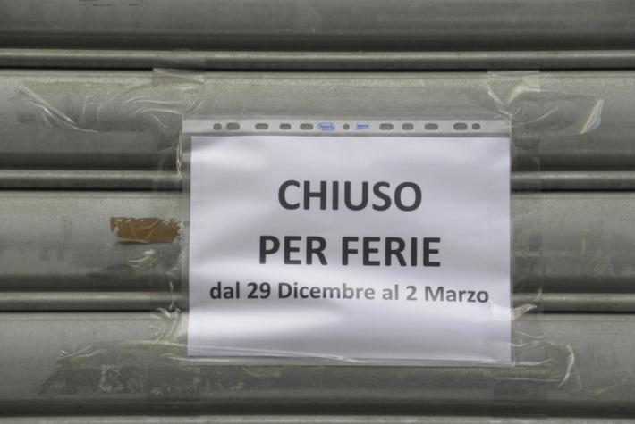 &laquo;Quando le ferie sono&hellip; extralarge: che invidia quel cartello&raquo;