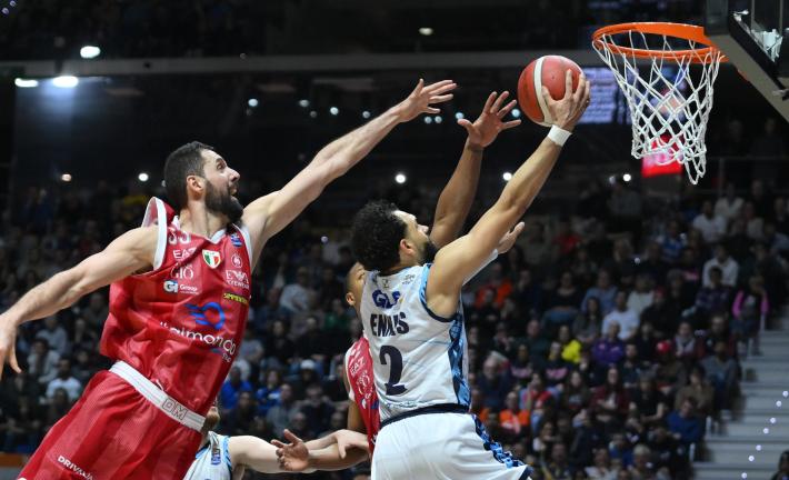 Basket: 72-77 a Milano, Gevi Napoli vince la Coppa Italia