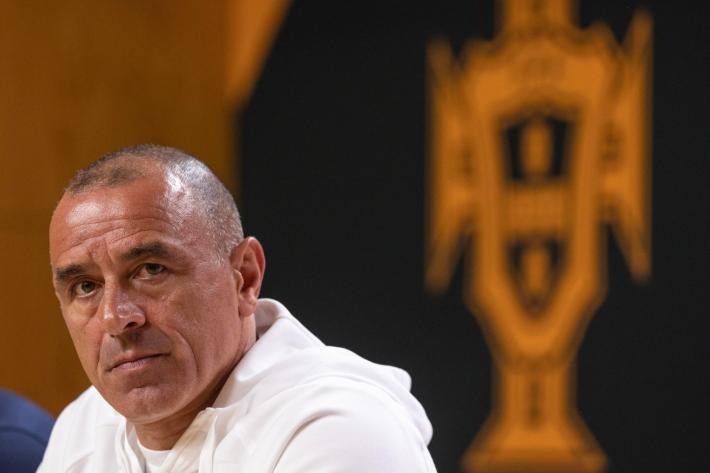 Napoli, esonerato Mazzarri, squadra a Calzona