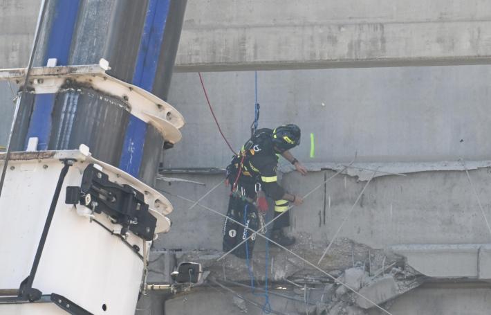 Crollo di Firenze: trovato il corpo del quinto operaio