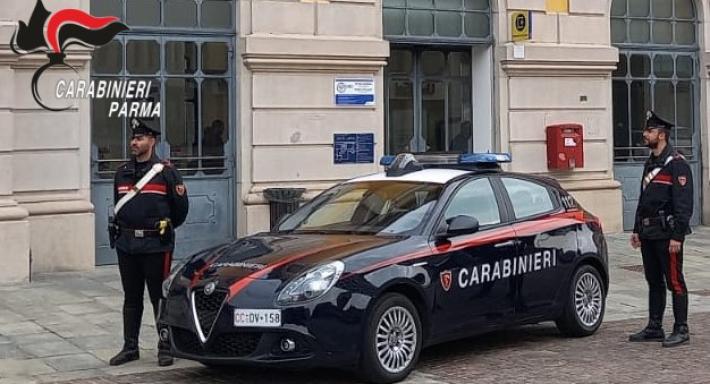Lite in centro a Fidenza, un uomo preso a bottigliate: trovato l'aggressore