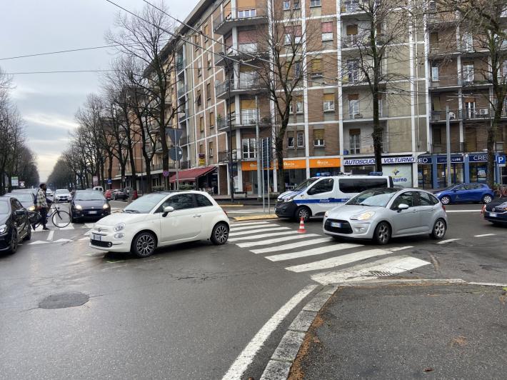 Scontro auto-moto a Pontetaro: un ferito grave. Incidente a Traversetolo nella notte