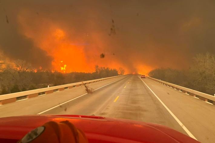 Si aggrava l'incendio in Texas: &egrave; il pi&ugrave; grande della storia dello Stato