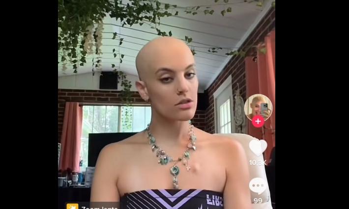 Addio a Cat Janice, la cantante fenomeno su TikTok era malata di sarcoma:  al figlio i proventi dell'ultima canzone 