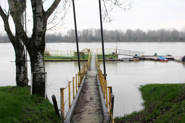 La piena del Po ha superato Borgoforte. Aipo: "Prudenza nelle aree golenali"