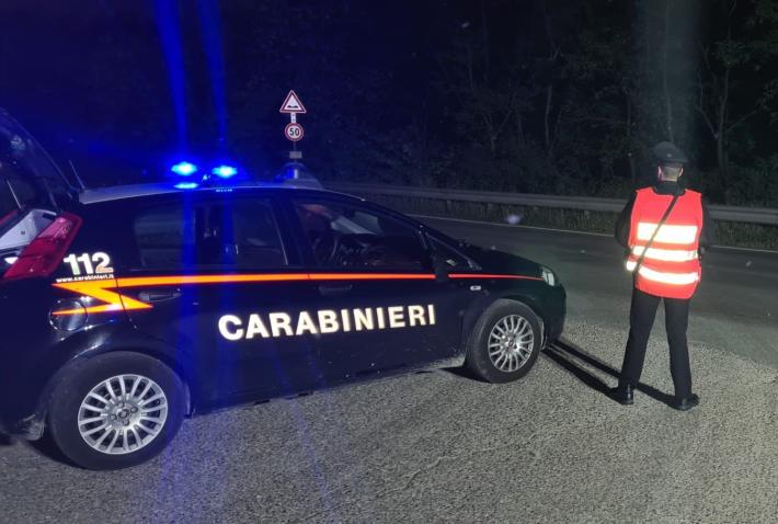In auto oggetti da scasso: denunciati dai carabinieri
