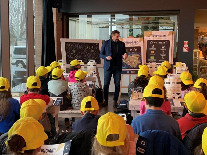Visita guidata all'azienda agricola Bertinelli per due classi della scuola elementare di Felegara
