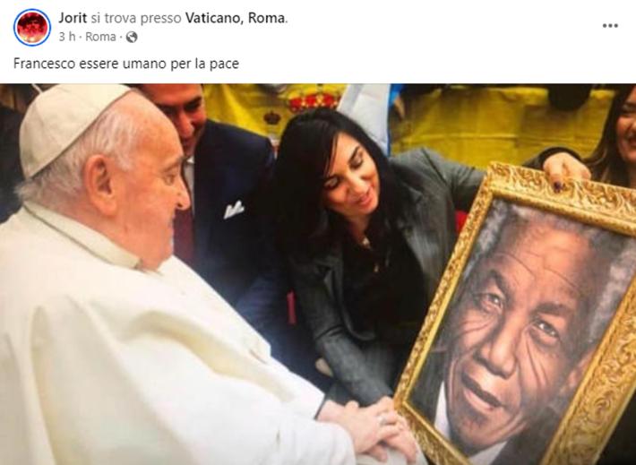 Jorit regala a Papa Francesco serigrafia di Nelson Mandela