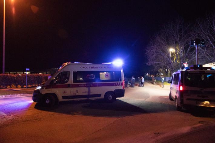 Scontro tra un'auto e uno scooter in via Paradigna. Il guidatore del motorino in ospedale