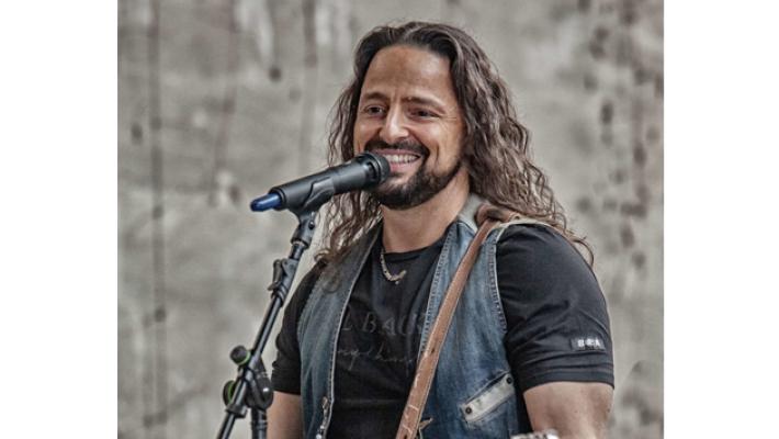 Alberto Bertoli: &laquo;Il mio omaggio  in musica a pap&agrave; Pierangelo&raquo;