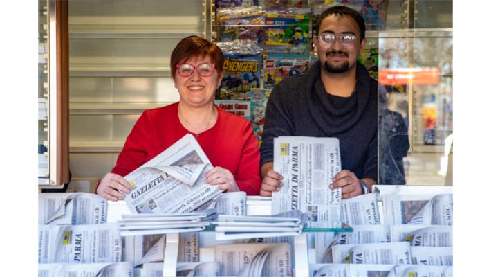 Il coraggio di Amrit. Riapre l'edicola di via Emilia Est