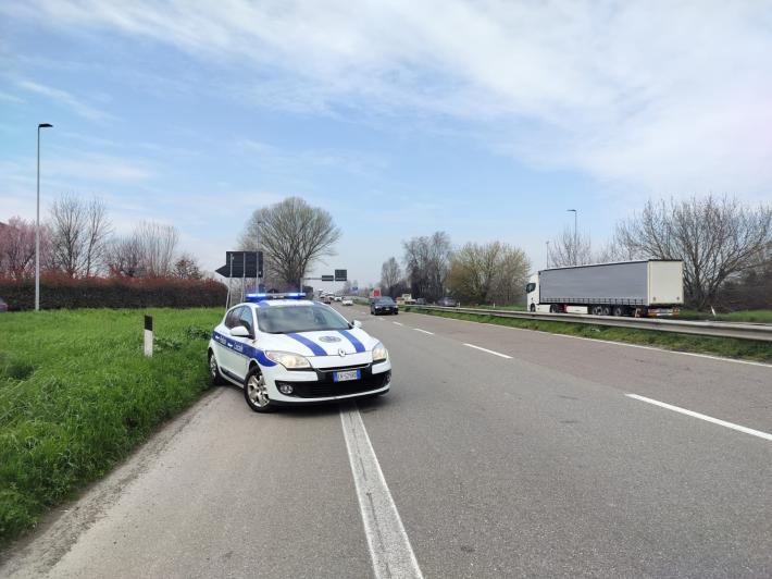 Auto contromano in tangenziale nord: tempestivo intervento della Polizia Locale