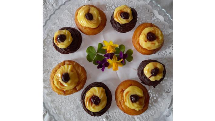 Arrivano le  zeppole di due colori