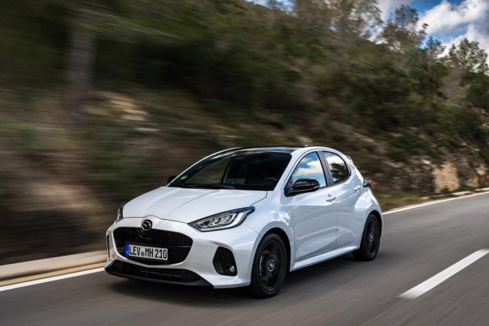 Mazda2, l'elettrificazione intelligente