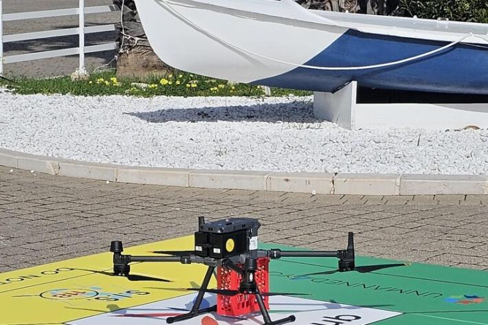 Drone con defibrillatore "batte" l'ambulanza di 3 minuti e 11''