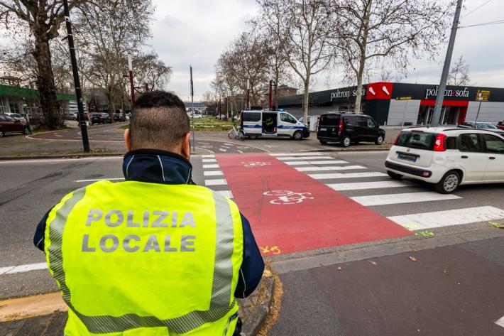 Scontro auto-moto a Pontetaro: un ferito grave. Incidente a Traversetolo nella notte