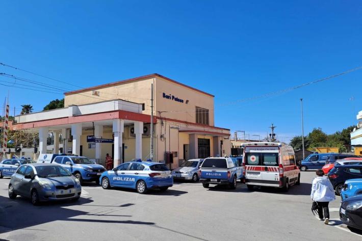 Allarme bomba in stazioni Puglia, s'indaga per terrorismo