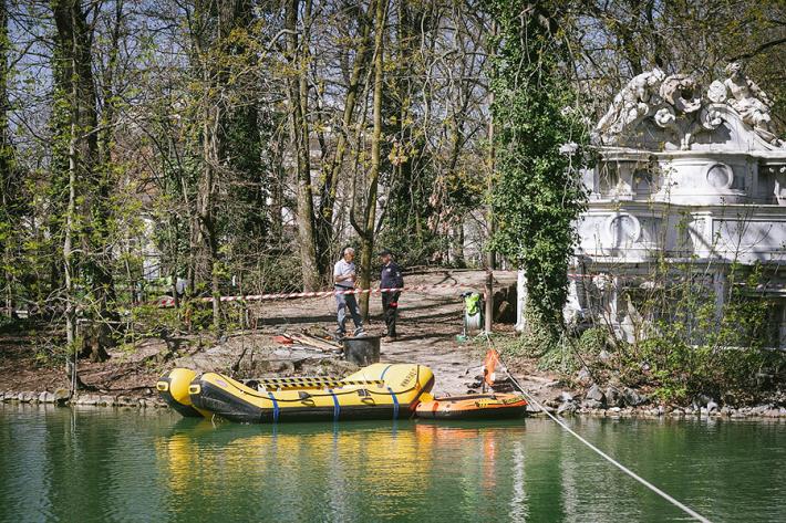  Lavori di manutenzione del verde nella fontana del laghetto del Parco Ducale