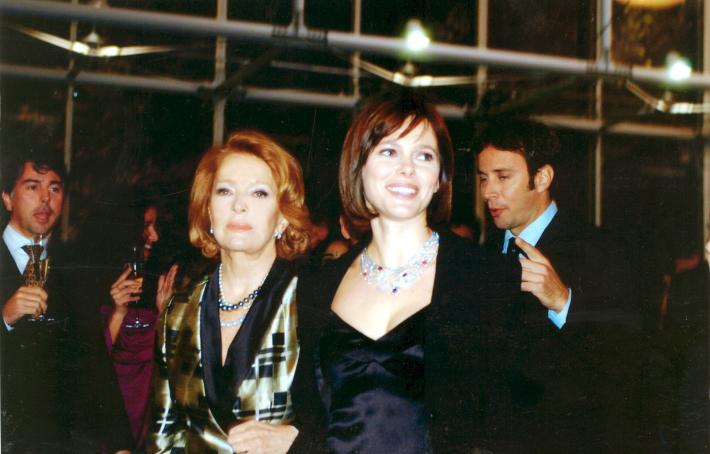 L'attrice Lisa Gastoni (89 anni) truffata dai vicini di casa:  si erano fatti nominare eredi universali