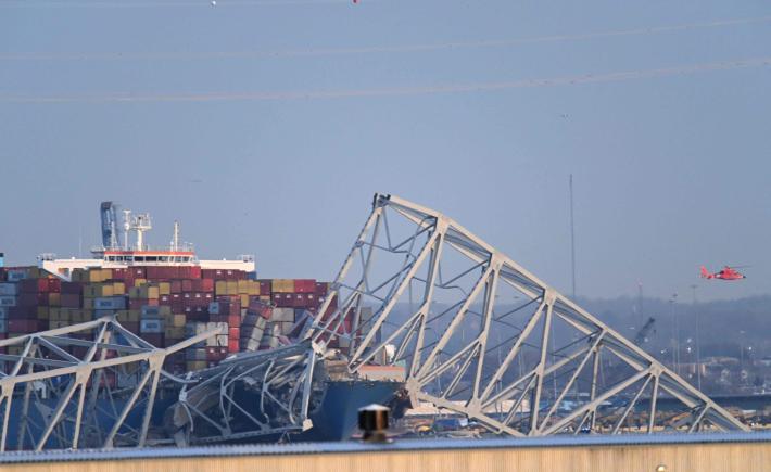Urto con una nave cargo, crolla il ponte di Baltimora