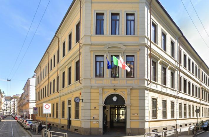 Un chiodo nell'insalata di patate di un alunno