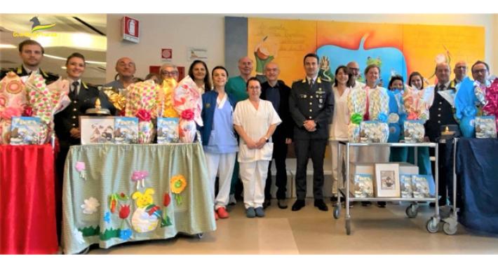 Gdf Parma: visita ai piccoli degenti dell&rsquo;ospedale dei bambini per un dono pasquale
