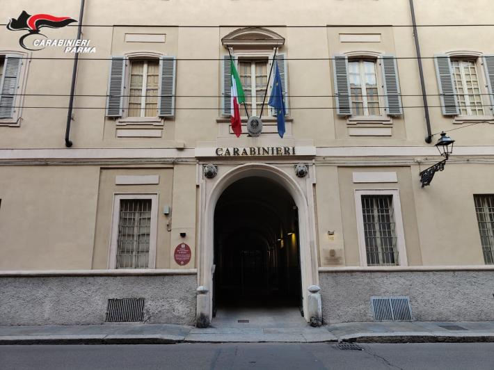 Acquista sigarette e biglietti del gratta e vinci con bancomat rubato. Denunciato 47enne rumeno