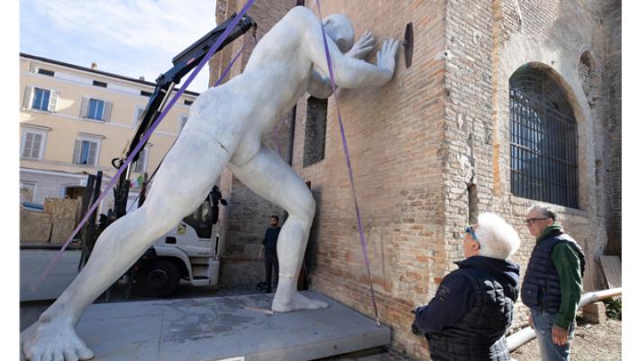 "Mr Arbitrium", il gigante a sostegno di San Francesco