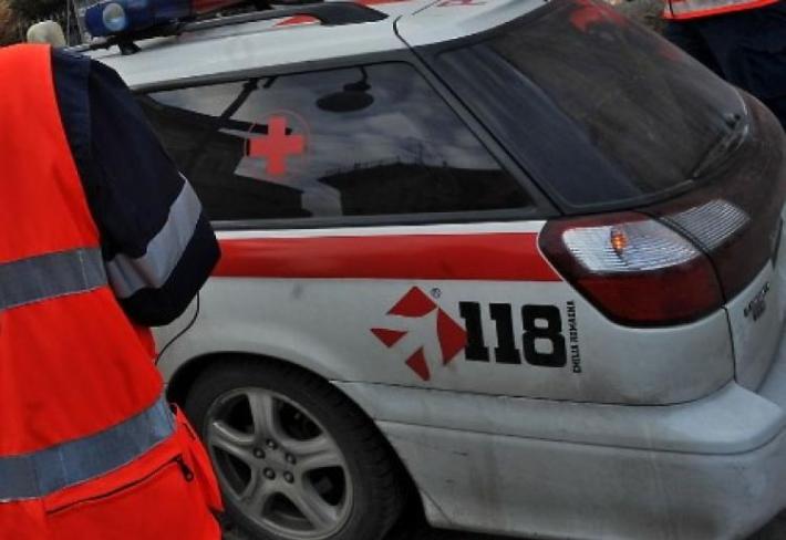 Pilastro, incidente sulla Massese: auto finisce in un fosso