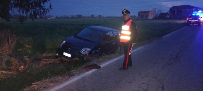 Diolo di Soragna, auto finisce fuori strada e urta un ponticello: ferite lievi per la guidatrice