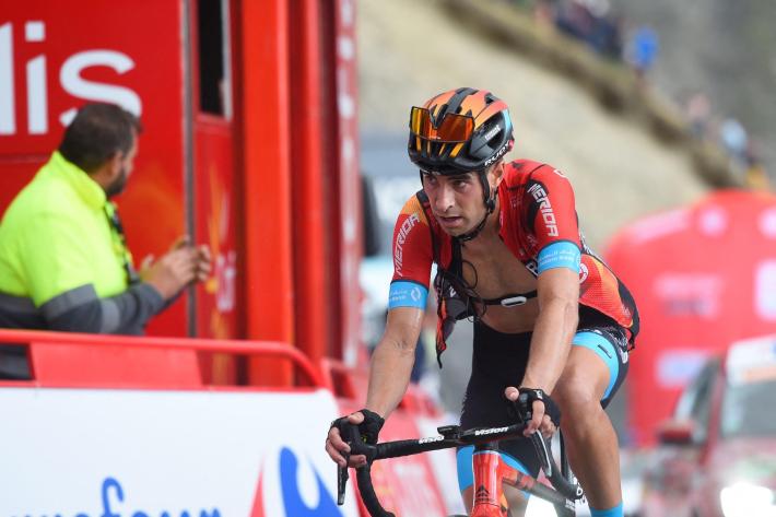 Un altra rovinosa caduta al giro dei Paesi baschi: questa volta coinvolto lo spagnolo Landa