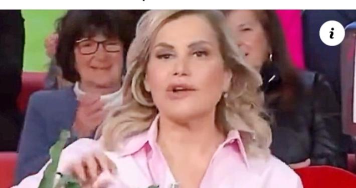 Simona Ventura conduce Citofonare Rai2 con una paresi facciale 
