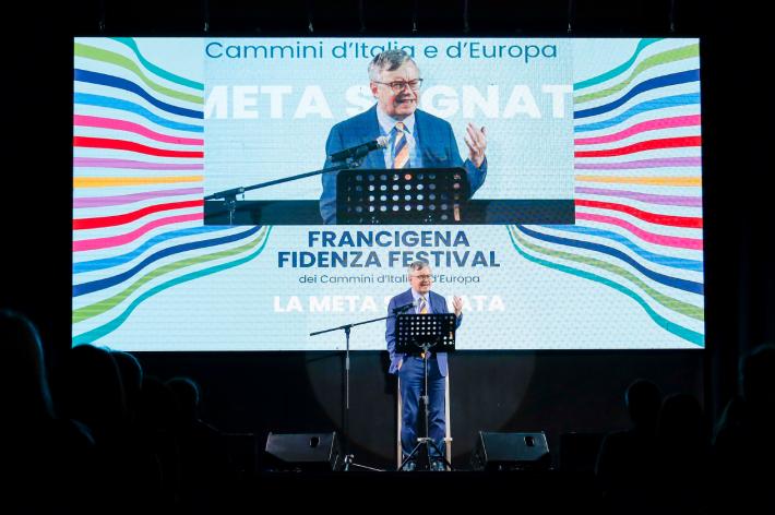 Francigena Festival, PalaPratizzoli gremito per Barbero superstar