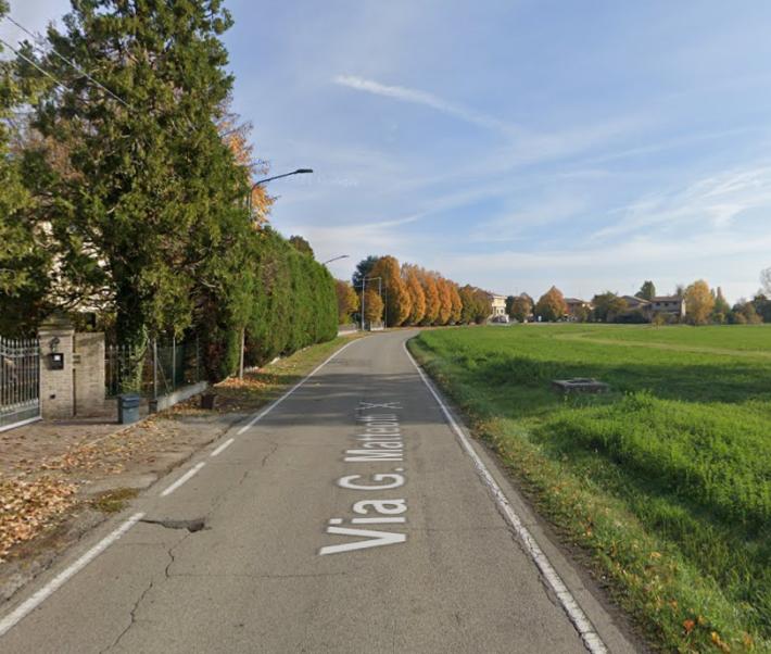 Incendio in un casolare a Gattatico: distrutta un'auto