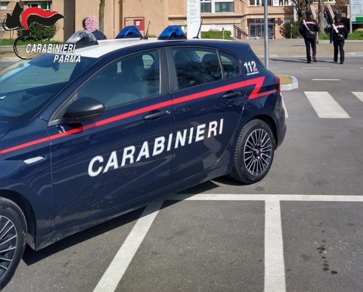 Se non mi dai i soldi mi denudo: una commerciante minacciata a Salso