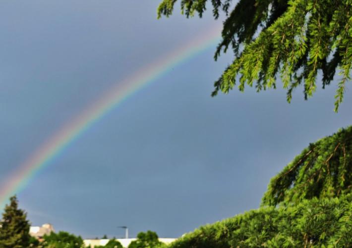 Parma, fa capolino l'arcobaleno