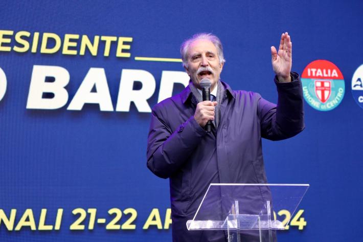  Il centrodestra tiene la Basilicata, riconfermato Bardi: &laquo;Al lavoro altri 5 anni&raquo; Staccato Marrese. Affluenza sotto il 50%