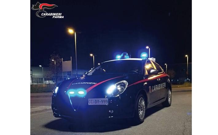 Anziana sola in casa e spaventata chiede l'intervento dei carabinieri perch&eacute; un gruppo di giovani continua a suonare il campanello