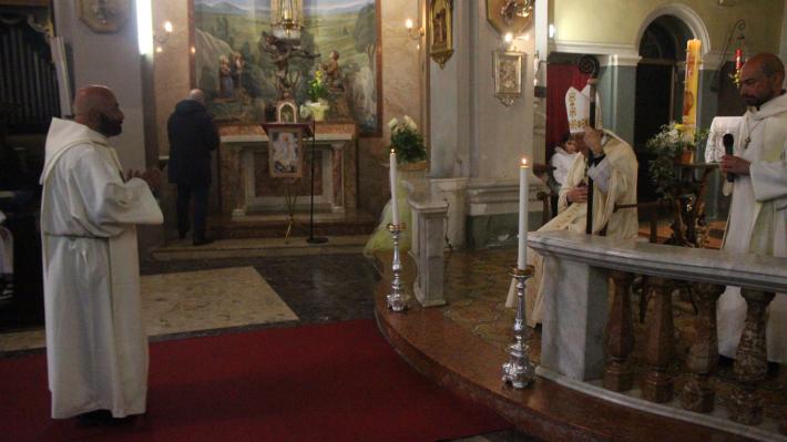 Suggestiva cerimonia a Vidalenzo dai monaci benedettini