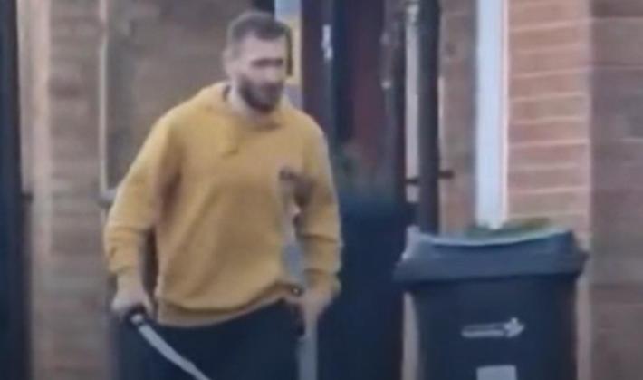 Londra, un 13enne morto e diversi accoltellati con una katana vicino a una stazione della metro. Arrestato 36enne