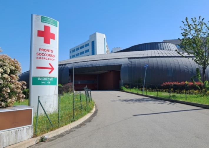 Scende dal bus e viene travolta da un'auto nel Mantovano: la 15enne &egrave; morta in ospedale a Parma